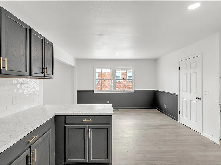10313 N McKinley Ave — Photo 5