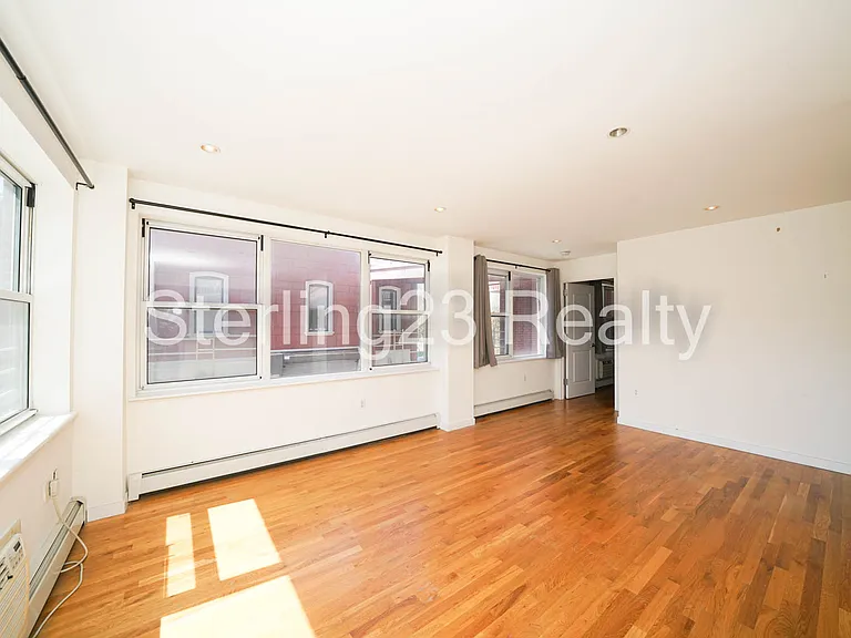 2550 Crescent St #2C — Photo 7