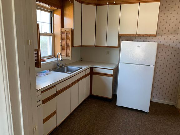 Kitchen - walking in from the "extra room".