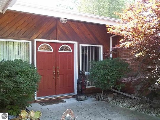 5th image of 1055 S Bay Dr
