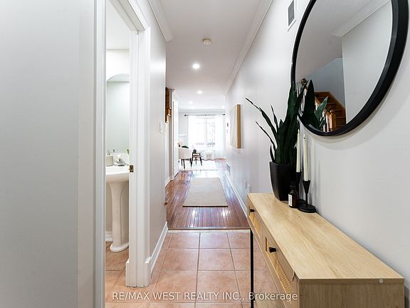 4th image of 50 Markham Rd #2