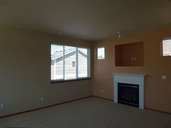 2nd image of 2428 Chateau Dr