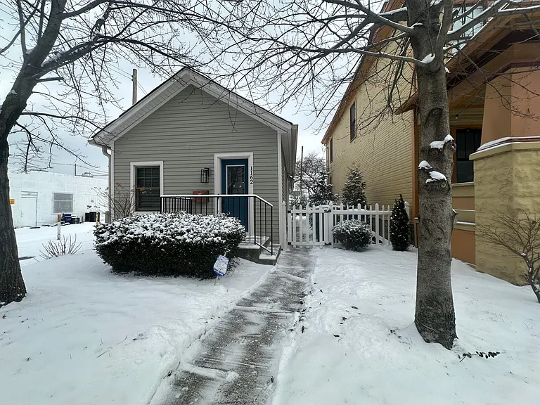1162 Summit St — Photo 3