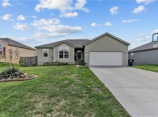 617 W Heather Knoll Dr, Edgerton, KS 66021