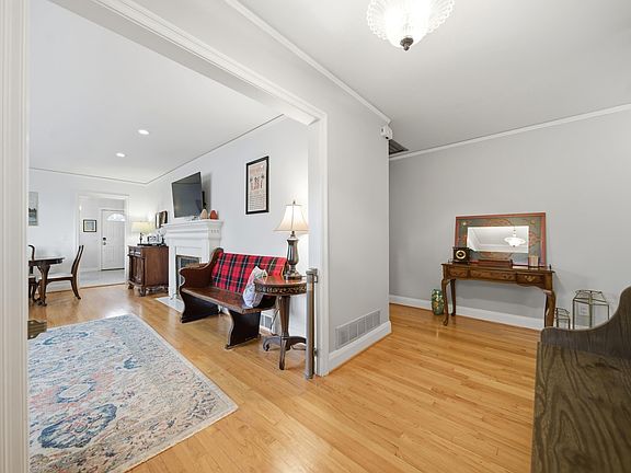 4th image of 1140 Karlaney Ave