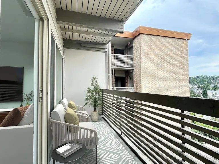 Village Vista Apartments — Photo 5