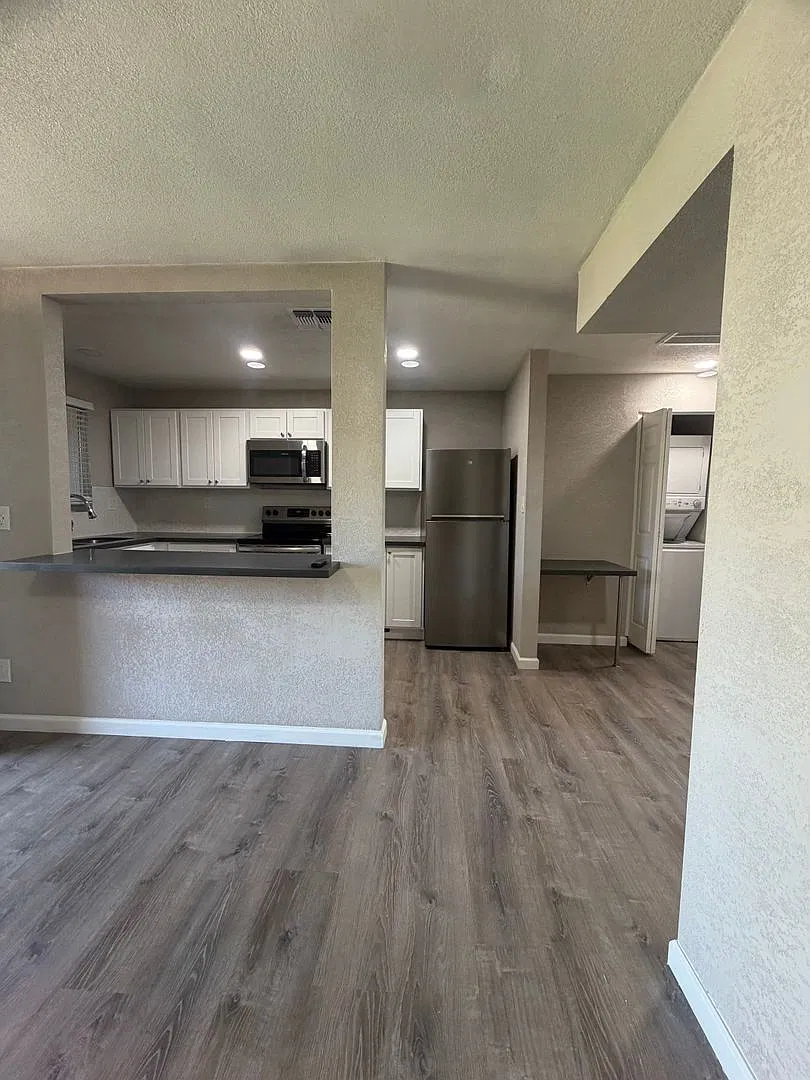 Biltmore District - Renovated Apartment Homes! — Photo 1
