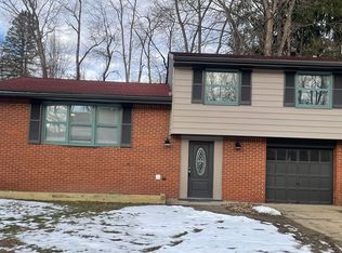 376 Holiday Park Dr, Pittsburgh, PA 15239