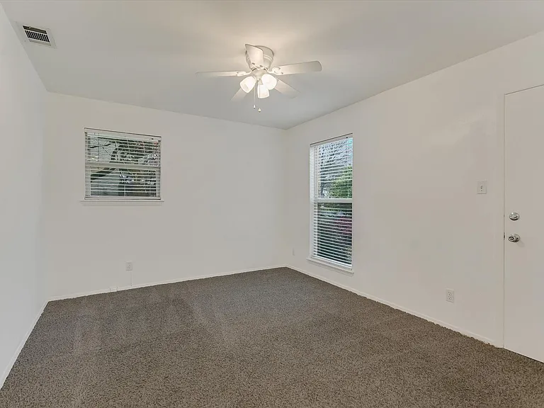 3207 Eanes Cir #A — Photo 6