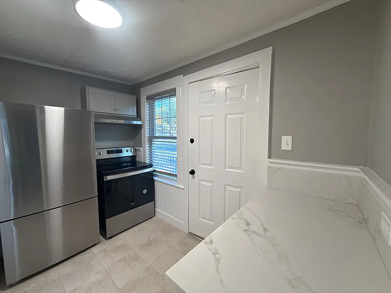 189 E Central St — Photo 10