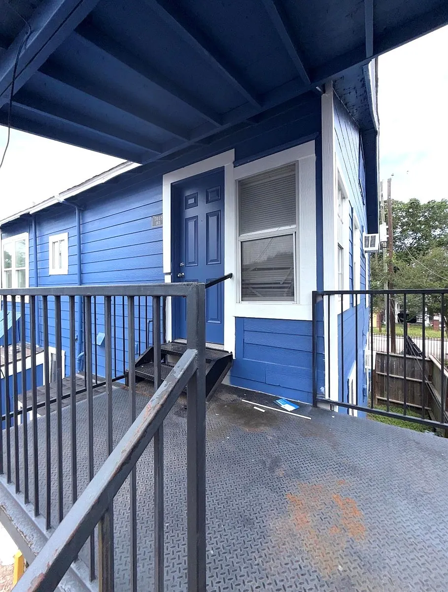 Building Photo - 7018 Avenue F #3