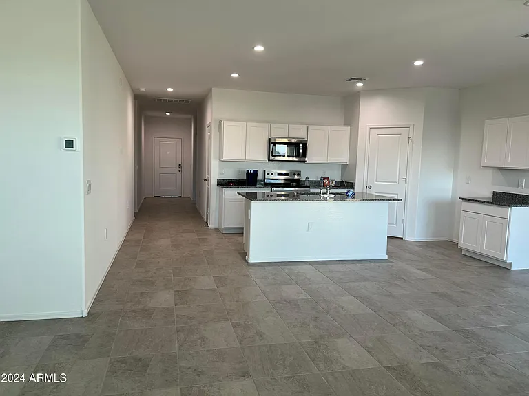 1575 E Lardner Dr — Photo 3