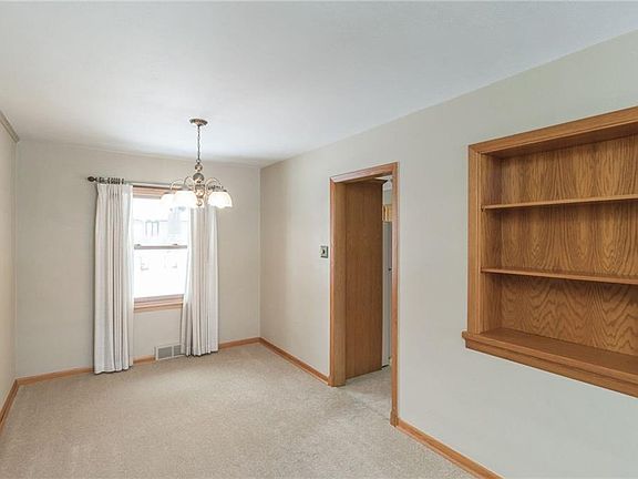 4th image of 1329 Roosevelt Ave