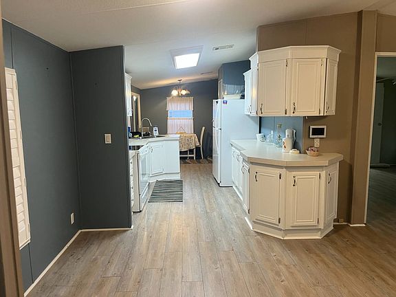 3rd image of 5852 SW 57th Pl