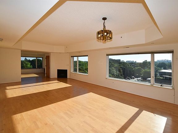 5th image of 505 E Huron St APT 509