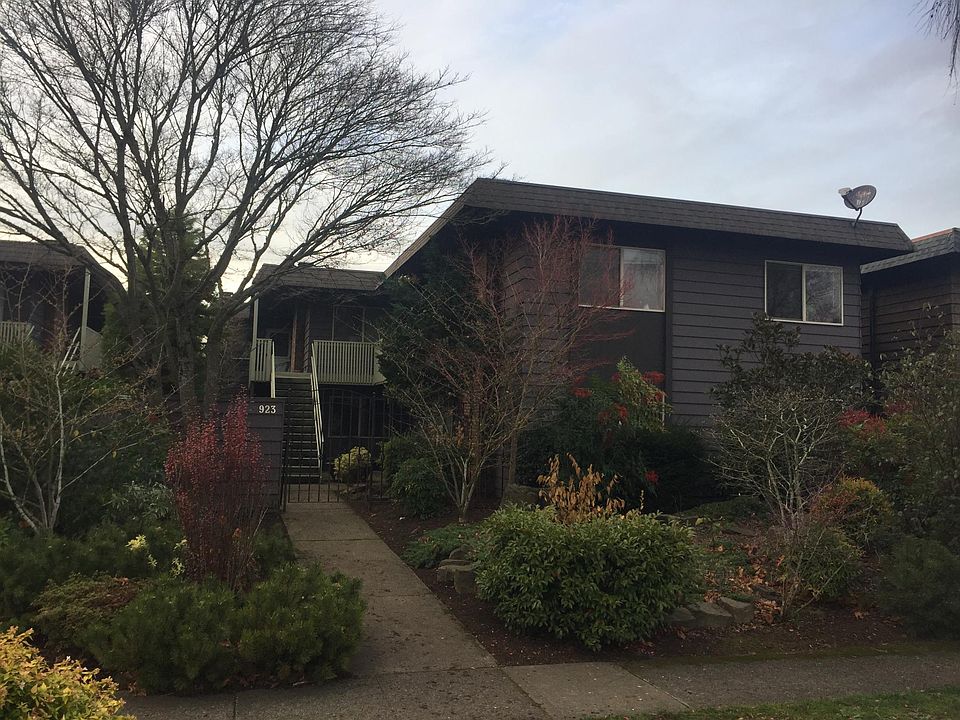 2nd image of 923 16th Ave
