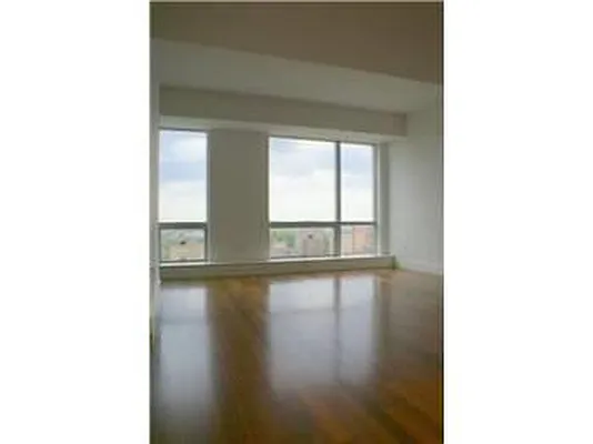 Sold by R New York | media 2