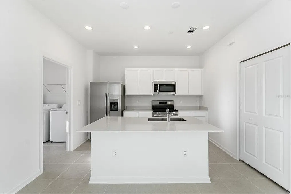 3 bed, 2.5 bath, 1755 sqft, $2,395 — Photo 2