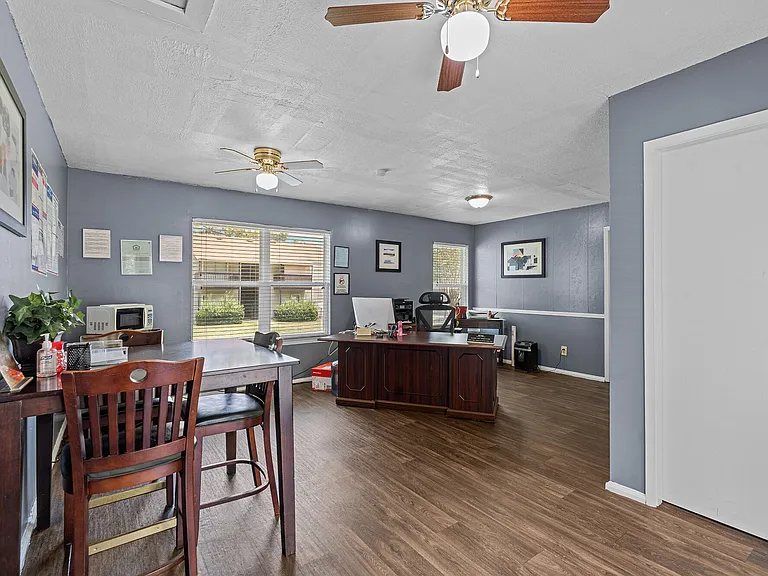 Creekside Apartments — Photo 20