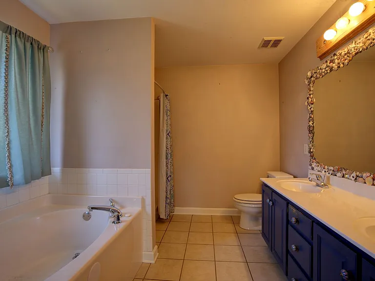 200 Hawthorne Cir — Photo 10