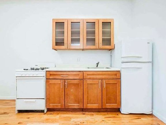 4th image of 169 Troutman St Floor 2