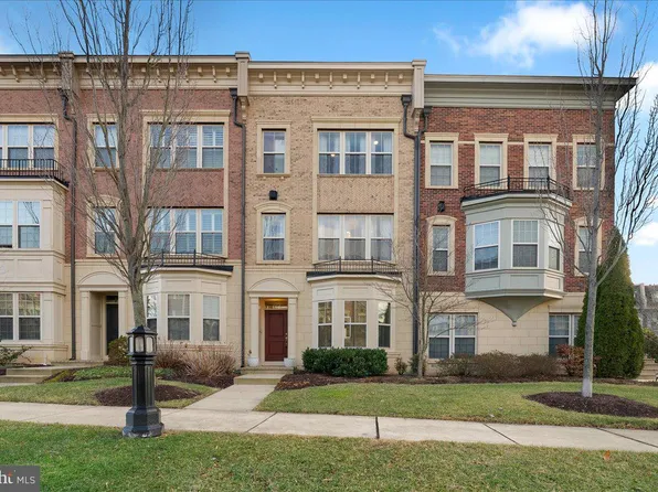 702 Sentry Sq #109, Oxon Hill, MD 20745