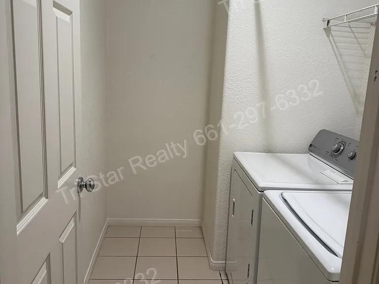 27350 Dearborn Dr — Photo 22