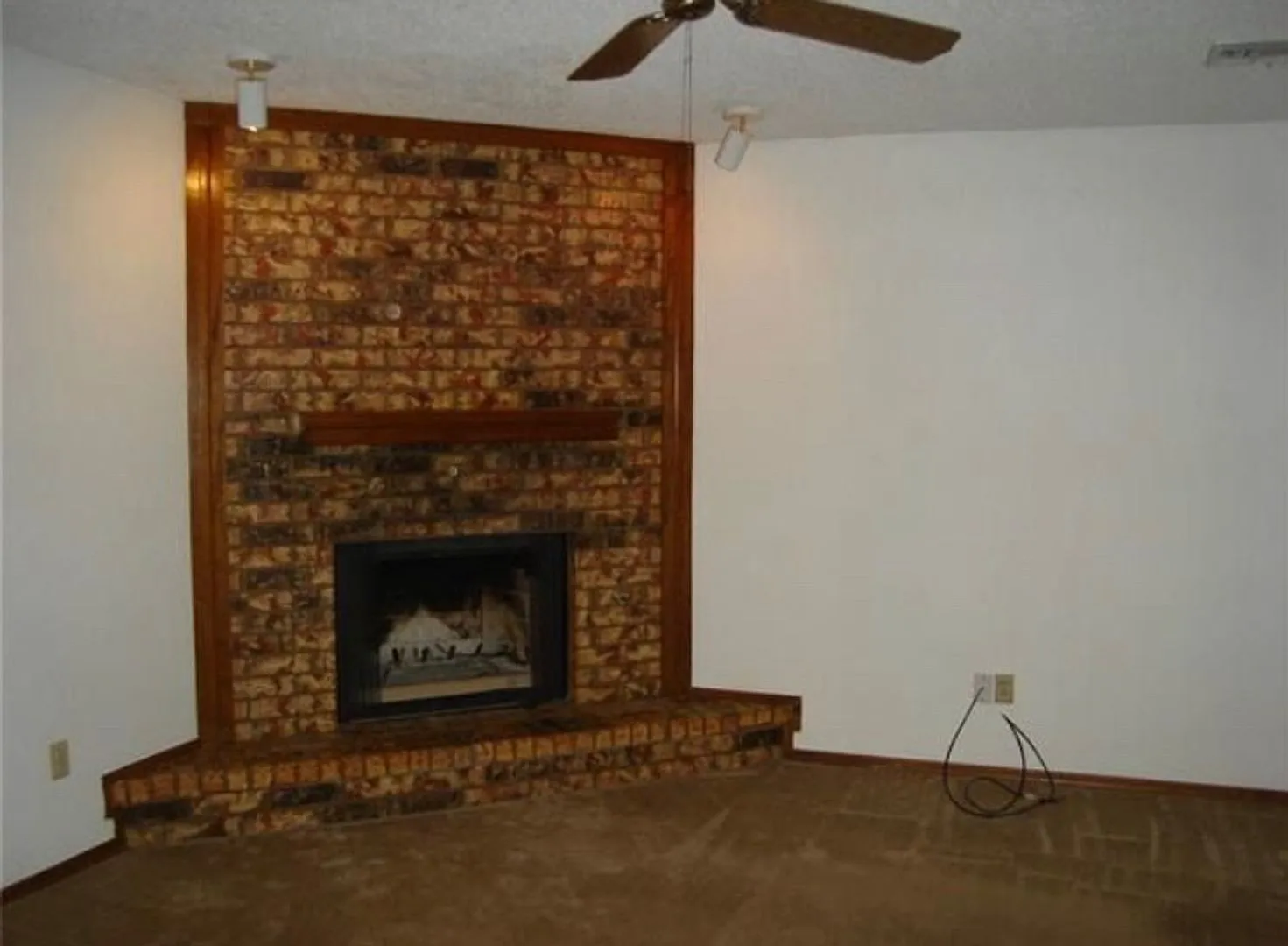Cozy duplex located near OCCC! — Photo 3