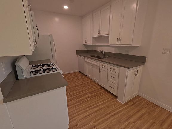 3rd image of 925 S Sherbourne Dr APT 7