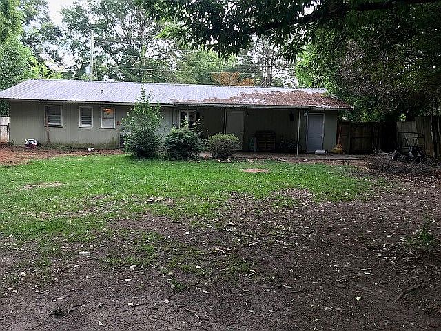 2nd image of 102 Dakota Pl
