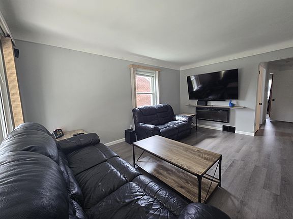 5th image of 1032 Buckingham Ave