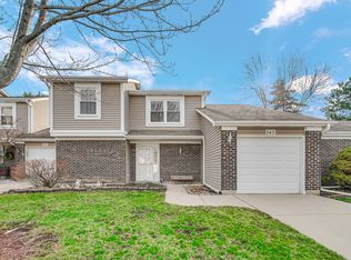 245 Pebble Creek Dr, Bloomingdale, IL 60108
