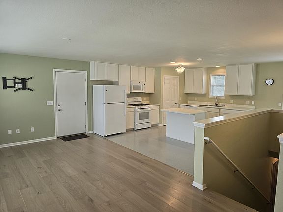3rd image of 3345 McCann Dr