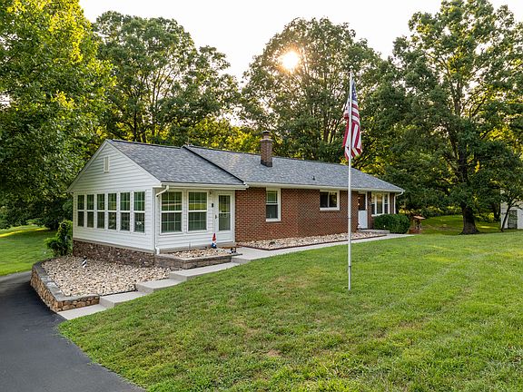 5th image of 2217 Blue Ridge Springs Rd