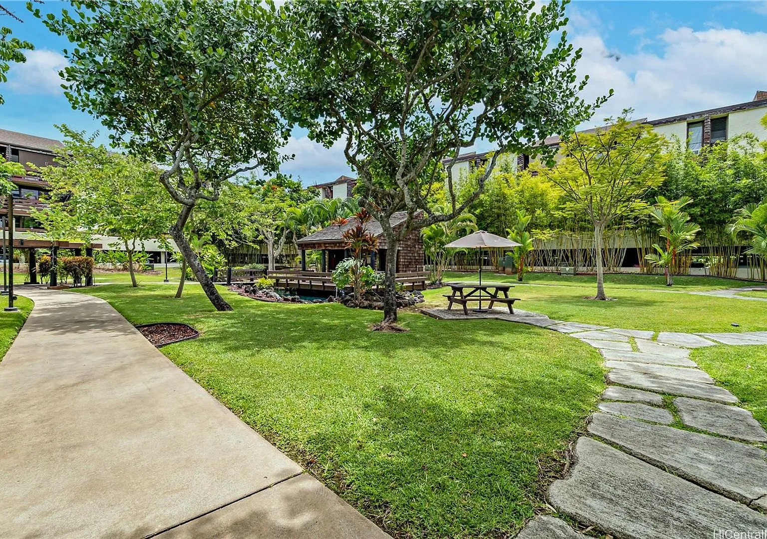 2 bedroom, 2 bathroom, 2 parking unit at Poinciana Manor in Kailua Town — Photo 4