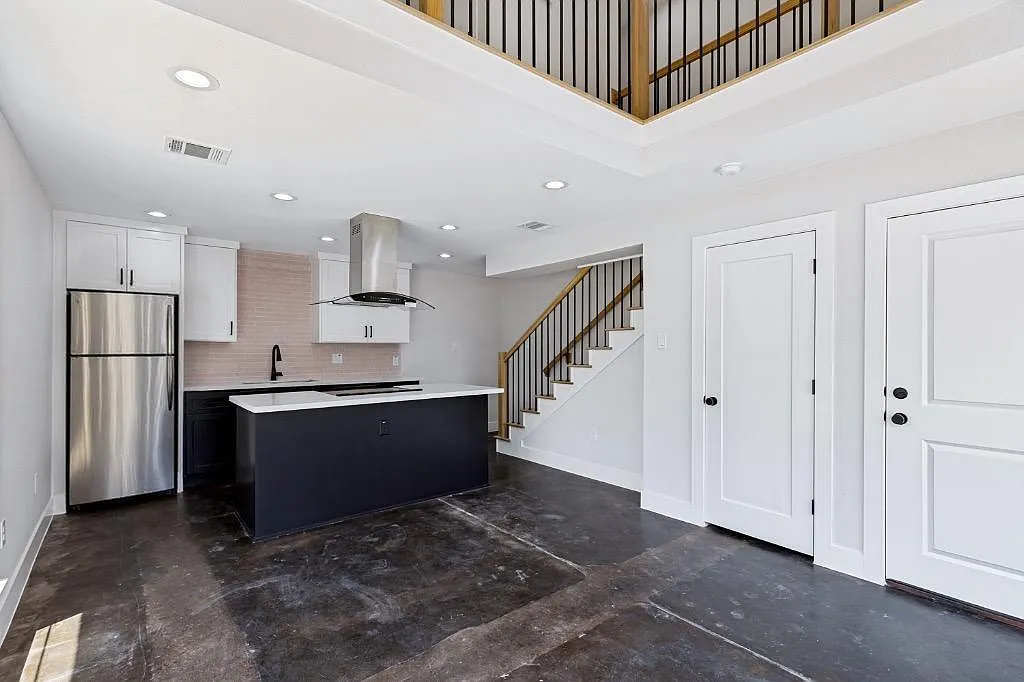 1 bed, 885 sqft, $1,500 — Photo 2