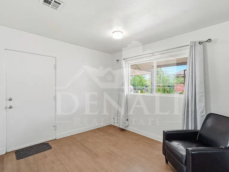 4026 E Alhambra Pl — Photo 7