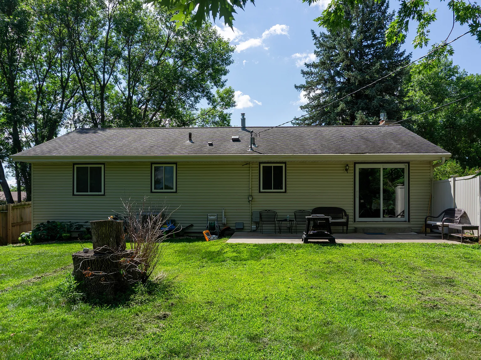 4 bed, 2.5 bath, 1922 sqft, $2,400 — Photo 4
