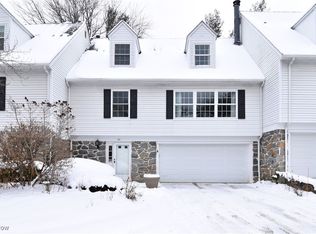 50 Commons Ct, Chagrin Falls, OH 44022