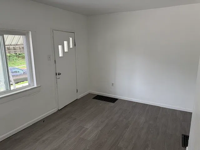 500 Russellwood Ave — Photo 2