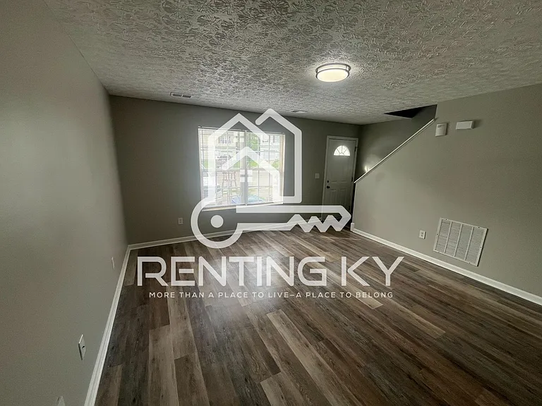1434 Westwood Dr — Photo 3