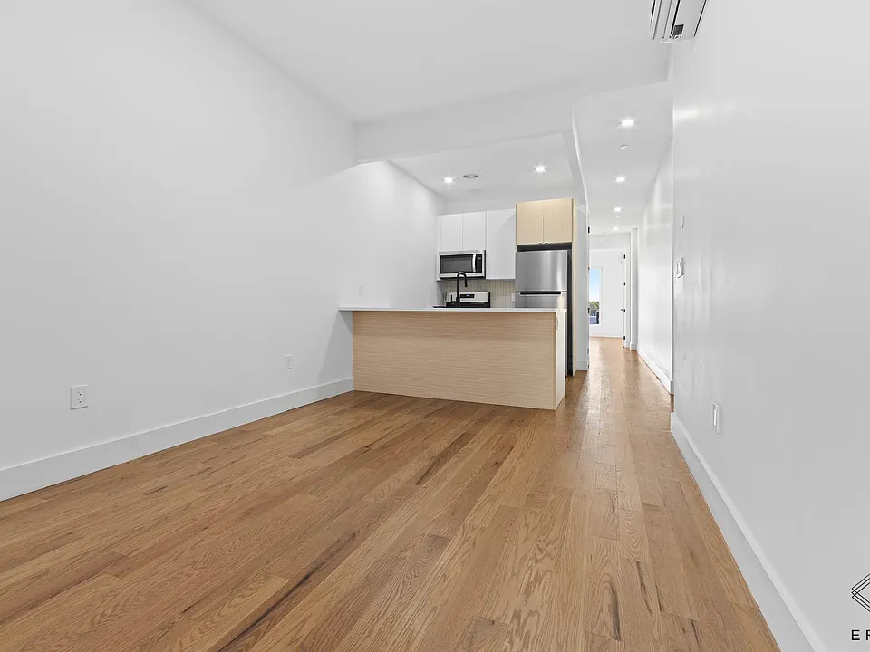 56 E 21st St #2F