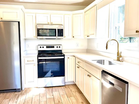 3rd image of 316 Pine Haven Rd