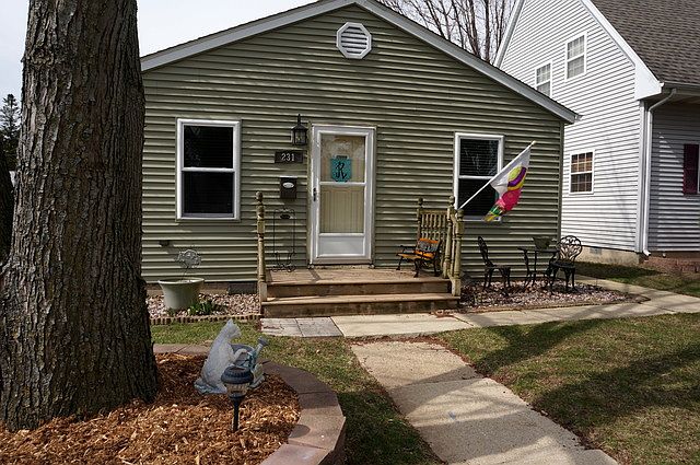 1st image of 231 S Park Dr