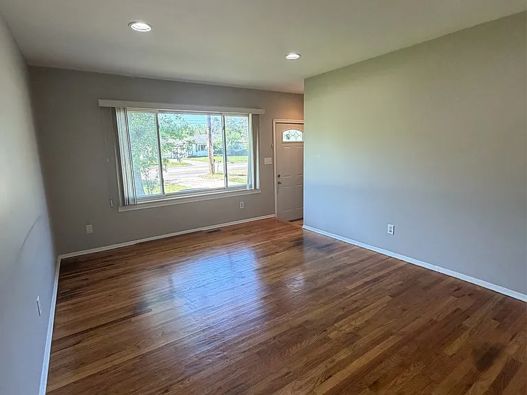 3318 W Jolly Rd — Photo 26