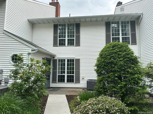 30 Homestead Village Dr, Warwick, NY 10990