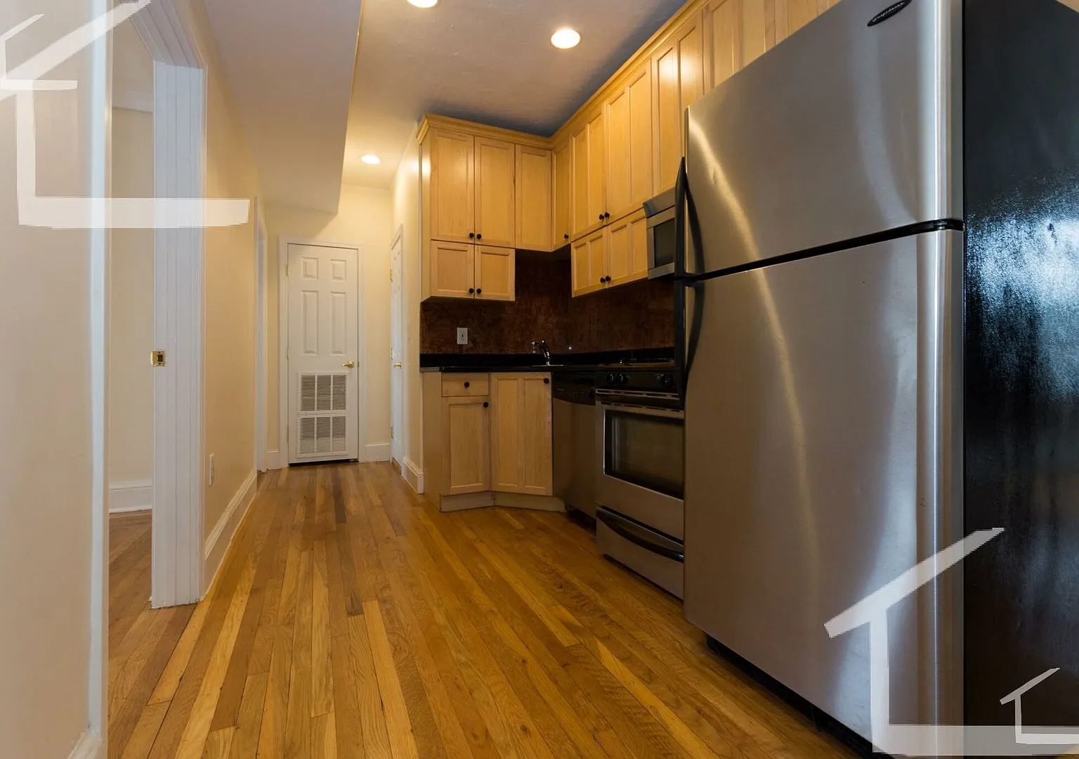9/1 No Fee! Renovated 4BR/2BA in Brookline/BU West area — Photo 3