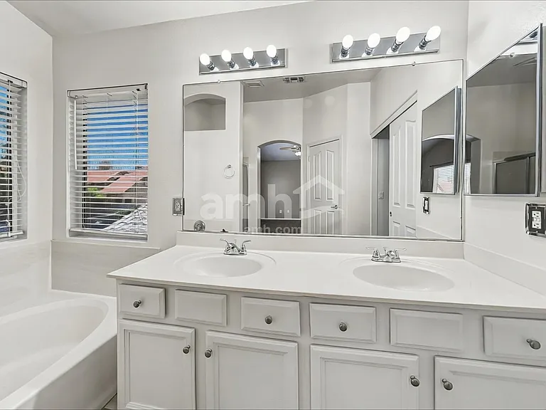 907 N Albert Dr — Photo 13