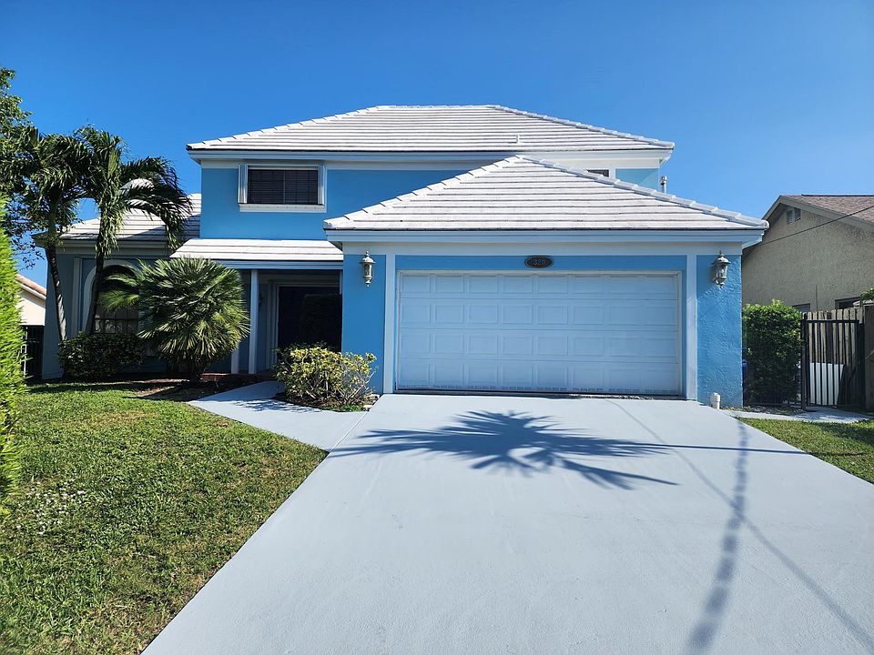1st image of 320 SE 12th Avenue