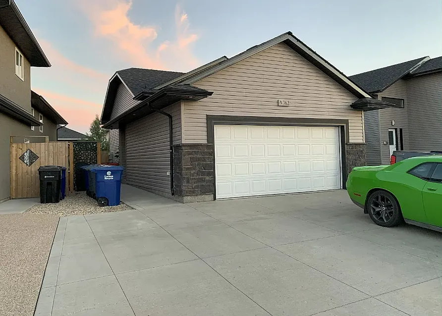 B - 762 Hargreaves Cres, Saskatoon Suite | 2 Bedrooms | 1 Bathroom — Photo 1